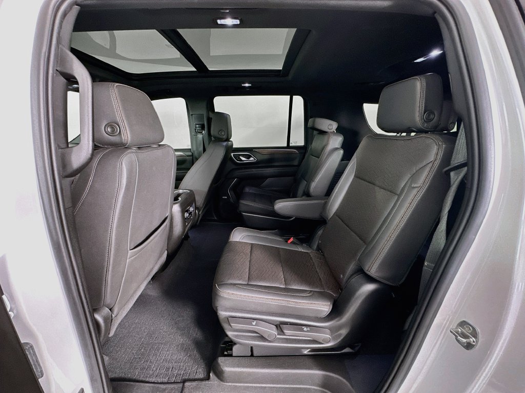 Used 2023 Chevrolet Suburban High Country AWD/4WD image 25