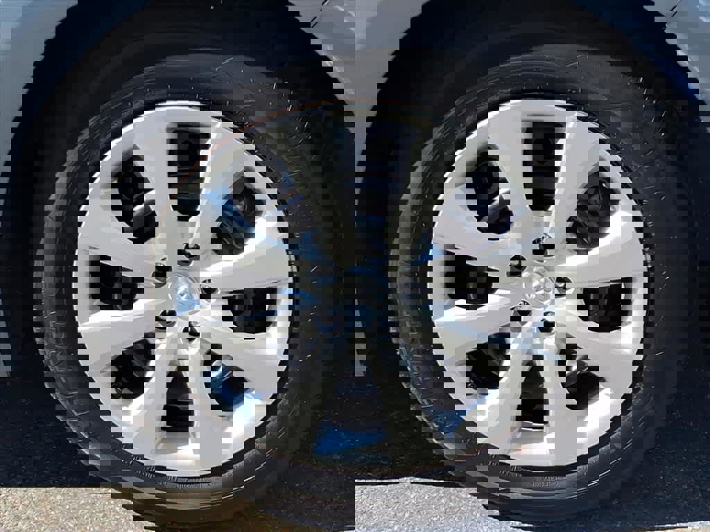 Used 2024 Toyota Corolla LE image 7