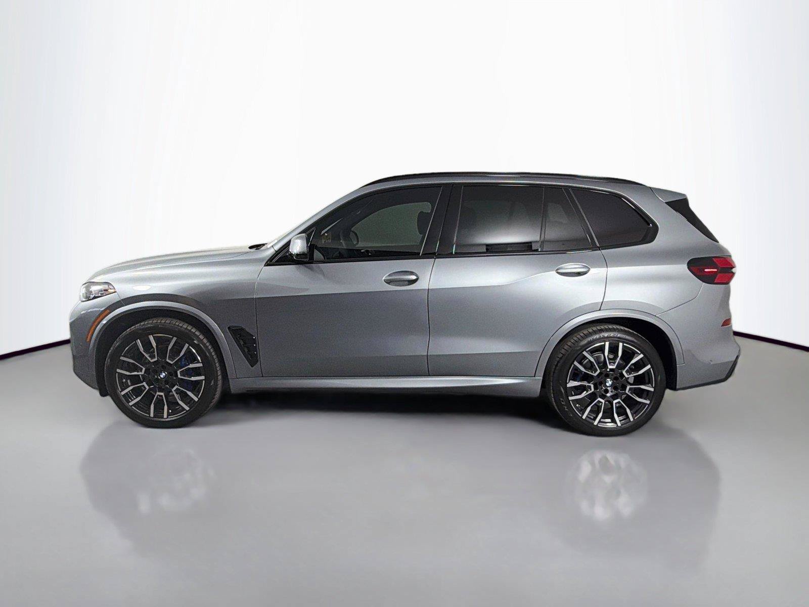 New 2026 BMW X5 xDrive40i w/ M Sport Package AWD/4WD image 8