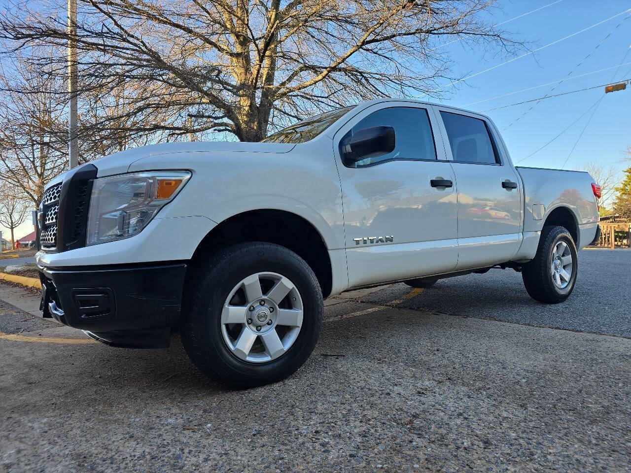 Used 2017 Nissan Titan S image 40