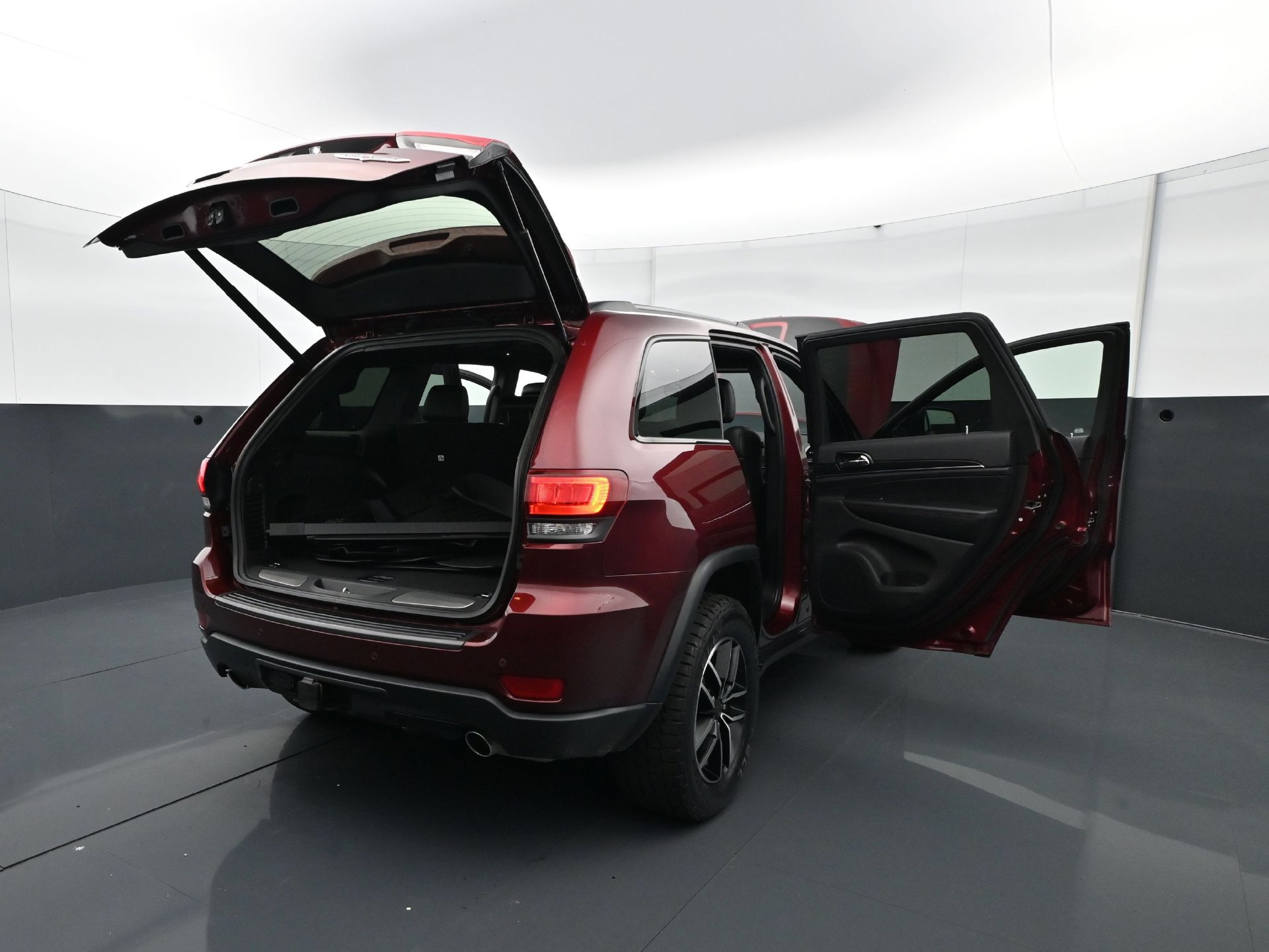 Used 2021 Jeep Grand Cherokee Trailhawk w/ Trailhawk Luxury Group AWD/4WD image 17