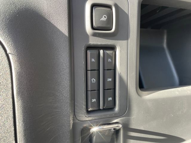 New 2025 Ford Expedition Active image 21