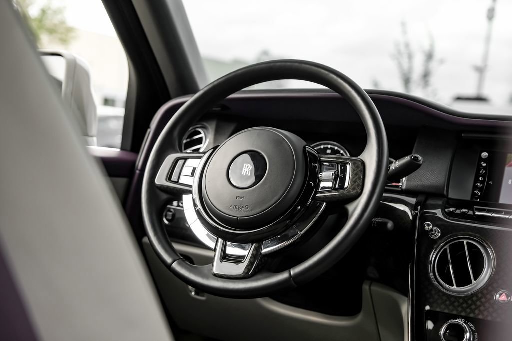 Used 2022 Rolls-Royce Cullinan Black Badge image 15