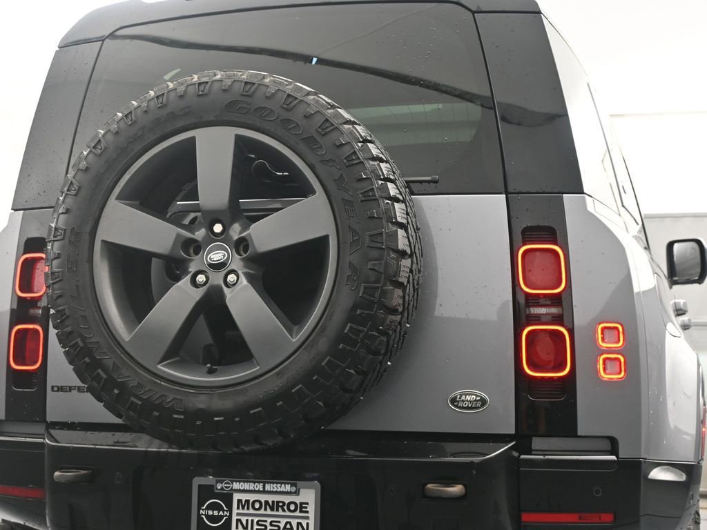 Used 2022 Land Rover Defender 110 X-Dynamic SE image 11