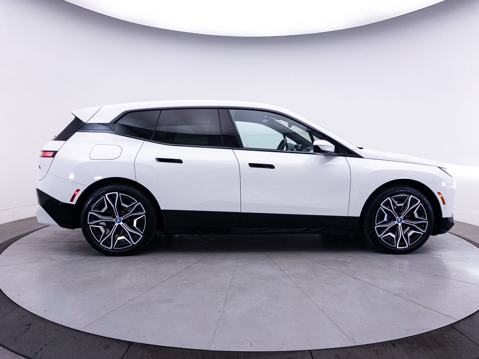 Used 2023 BMW iX M60 w/ Executive Package AWD/4WD image 46