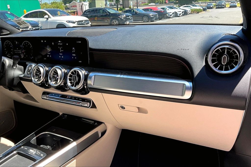 Used 2026 Mercedes-Benz GLB 250 4MATIC image 16