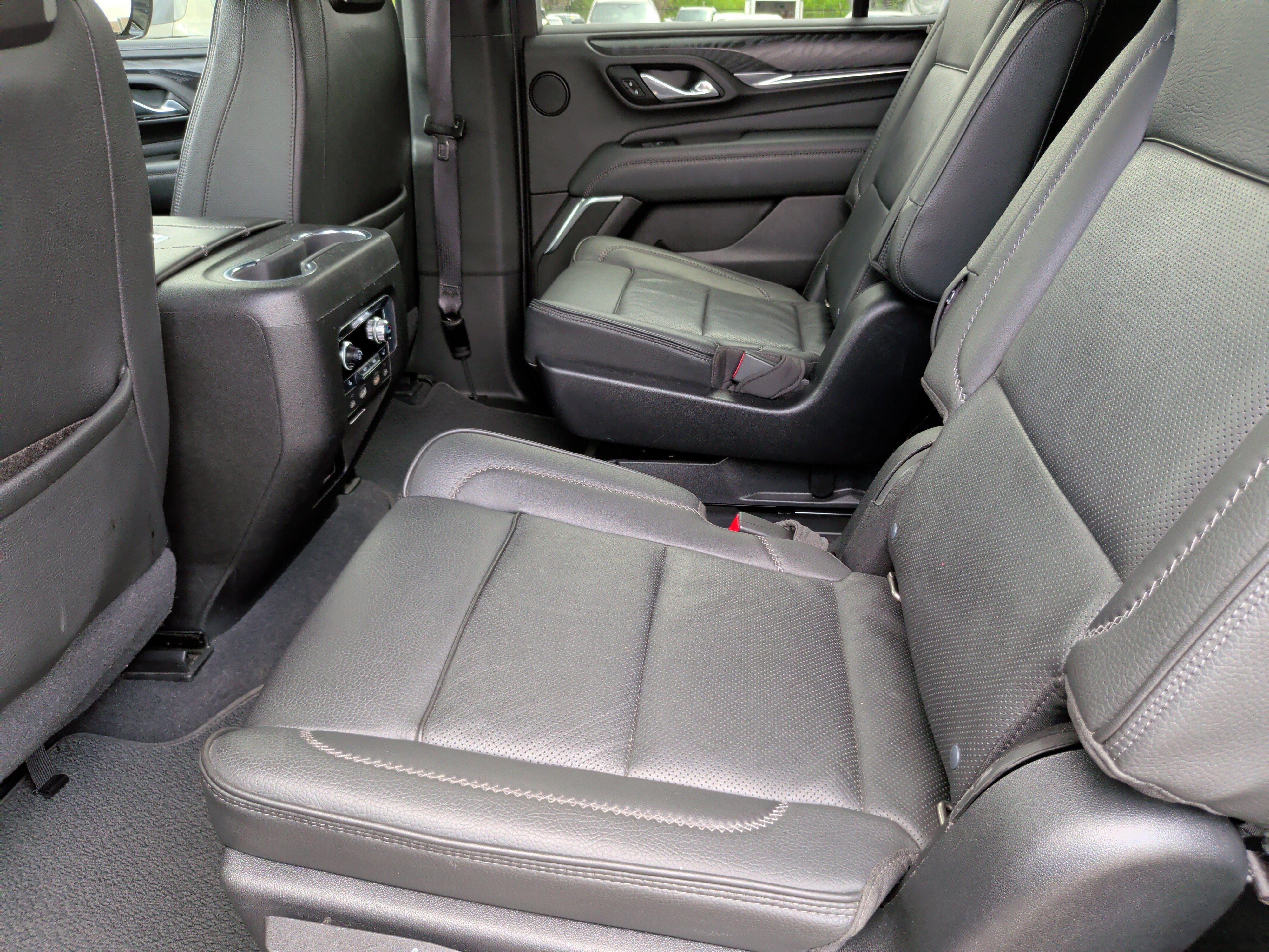 Used 2021 GMC Yukon Denali w/ Denali Premium Package image 38