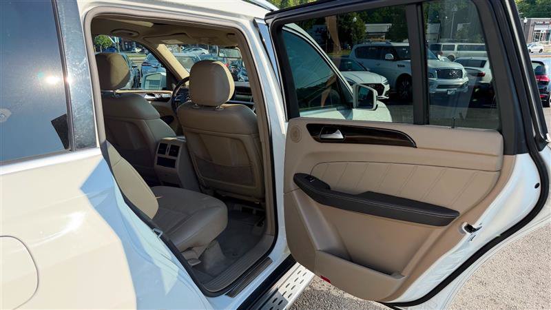 Used 2015 Mercedes-Benz GL 450 4MATIC image 36