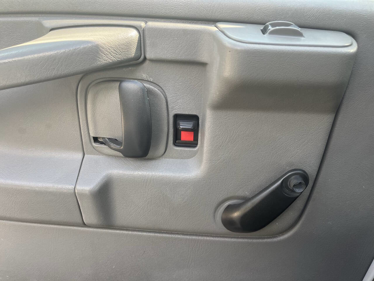 Used 2013 Chevrolet Express 2500 image 12