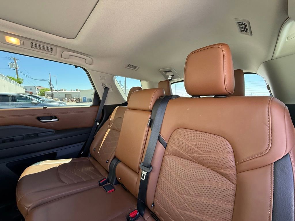 Used 2022 Nissan Pathfinder Platinum w/ Cargo Package image 7