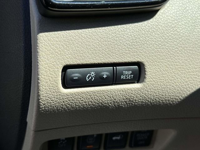 Used 2017 Nissan Rogue SL w/ SL Premium Package image 25