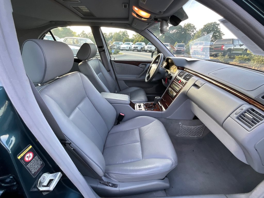 Used 2000 Mercedes-Benz E 430 Sedan image 27