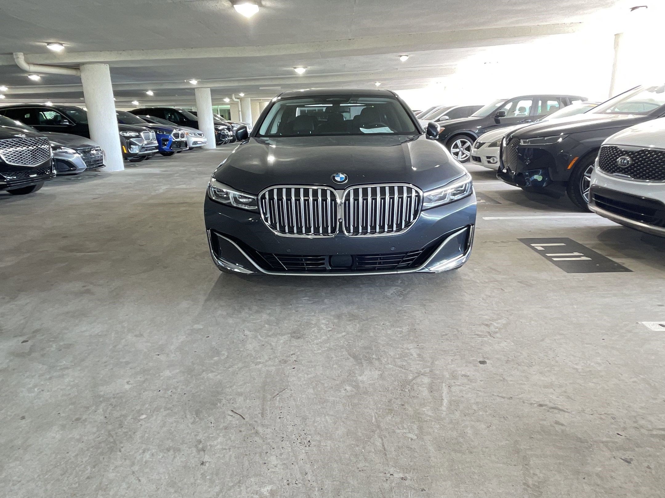 Used 2020 BMW 740i w/ Premium Package RWD image 4