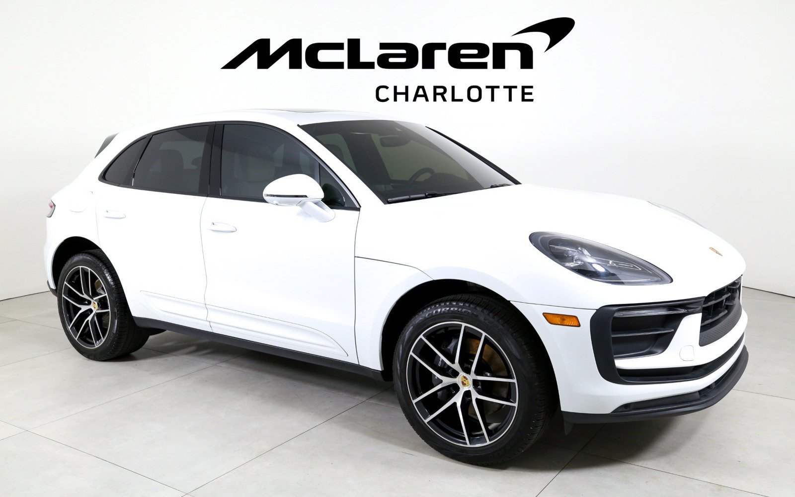 Used 2024 Porsche Macan w/ Premium Plus Package AWD/4WD image 2