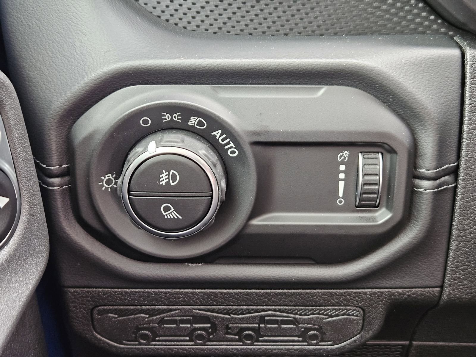New 2026 Jeep Gladiator Mojave w/ Technology Group AWD/4WD image 23