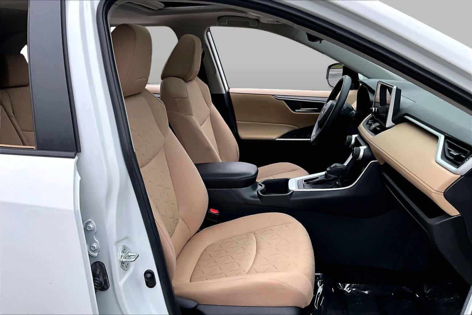 Used 2023 Toyota RAV4 XLE w/ Convenience Package FWD image 9