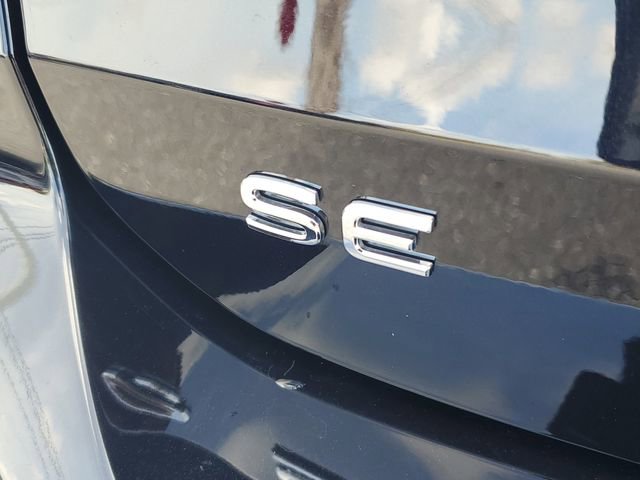 Used 2025 Volkswagen Taos SE w/ Panoramic Sunroof Package image 6