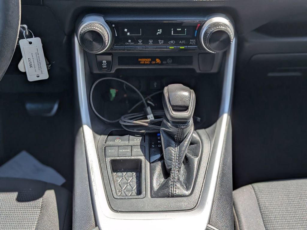 Used 2021 Toyota RAV4 LE image 18