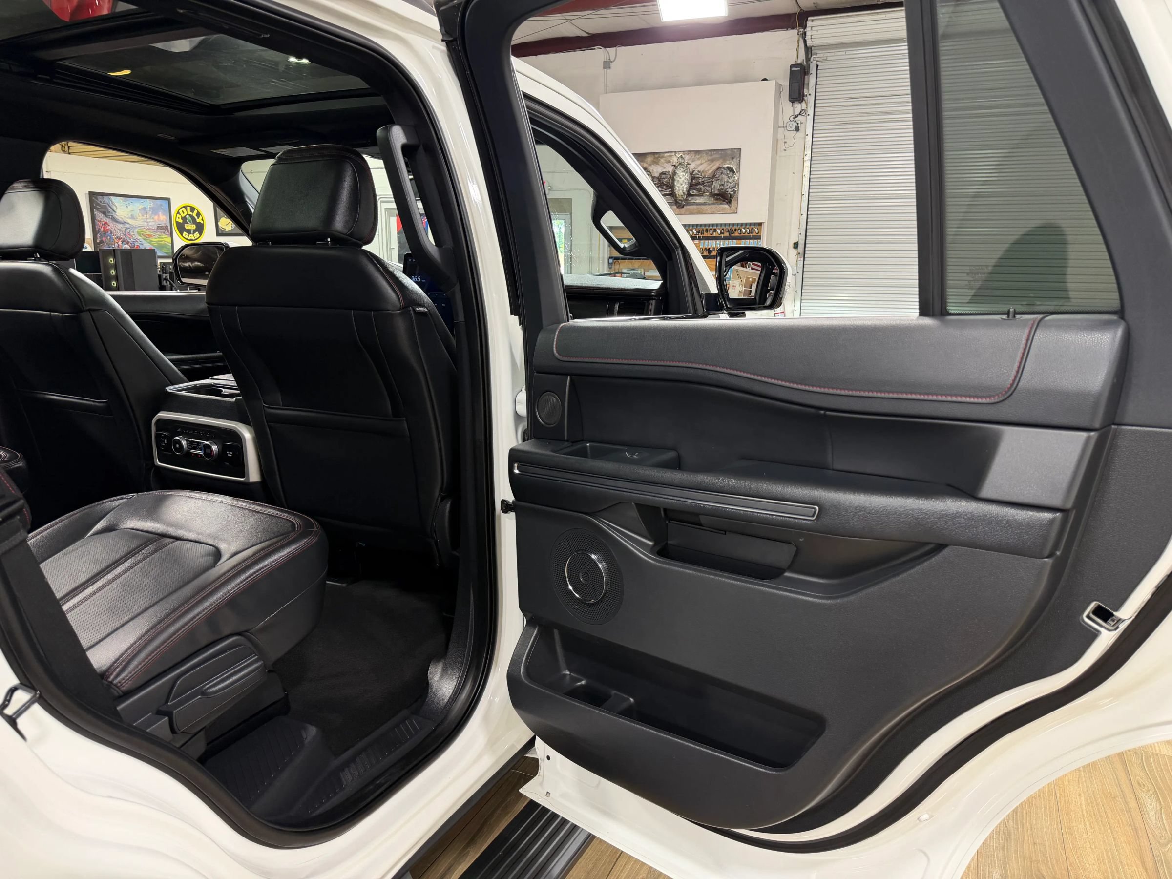 Used 2023 Ford Expedition Limited RWD image 17