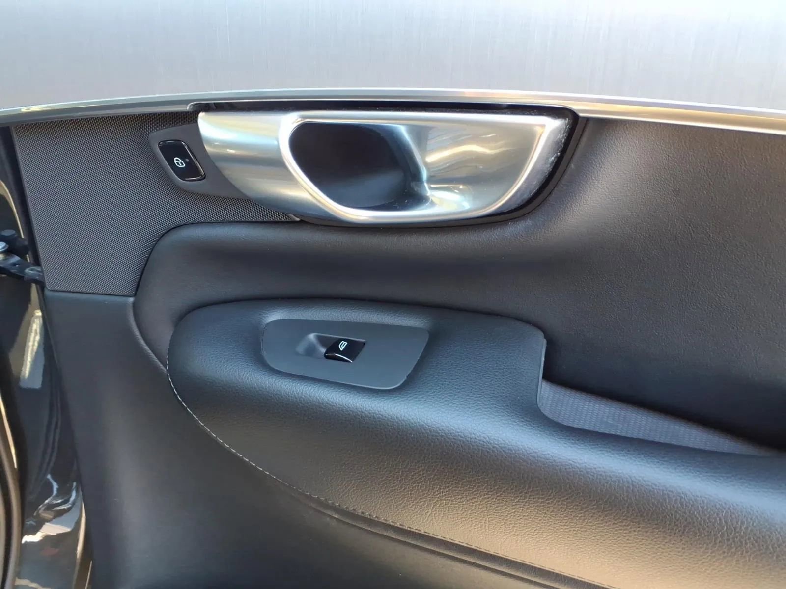 Used 2022 Volvo XC90 T5 Momentum w/ Climate Package image 15