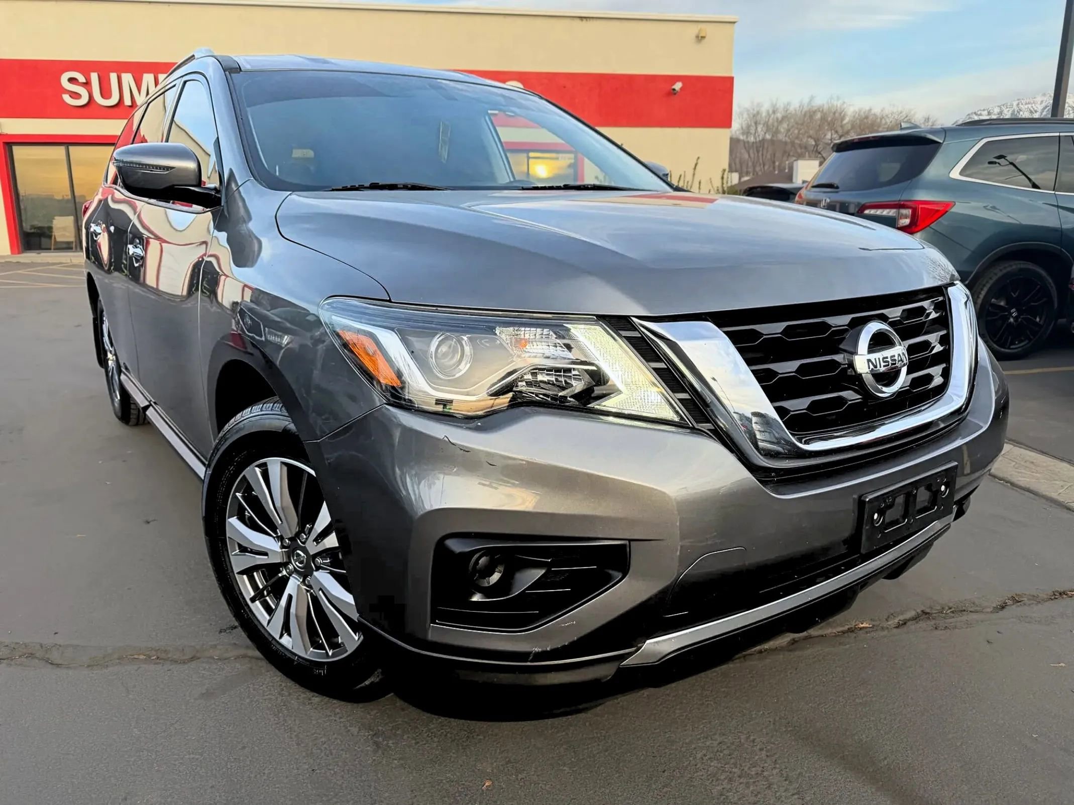 Used 2020 Nissan Pathfinder S image 2