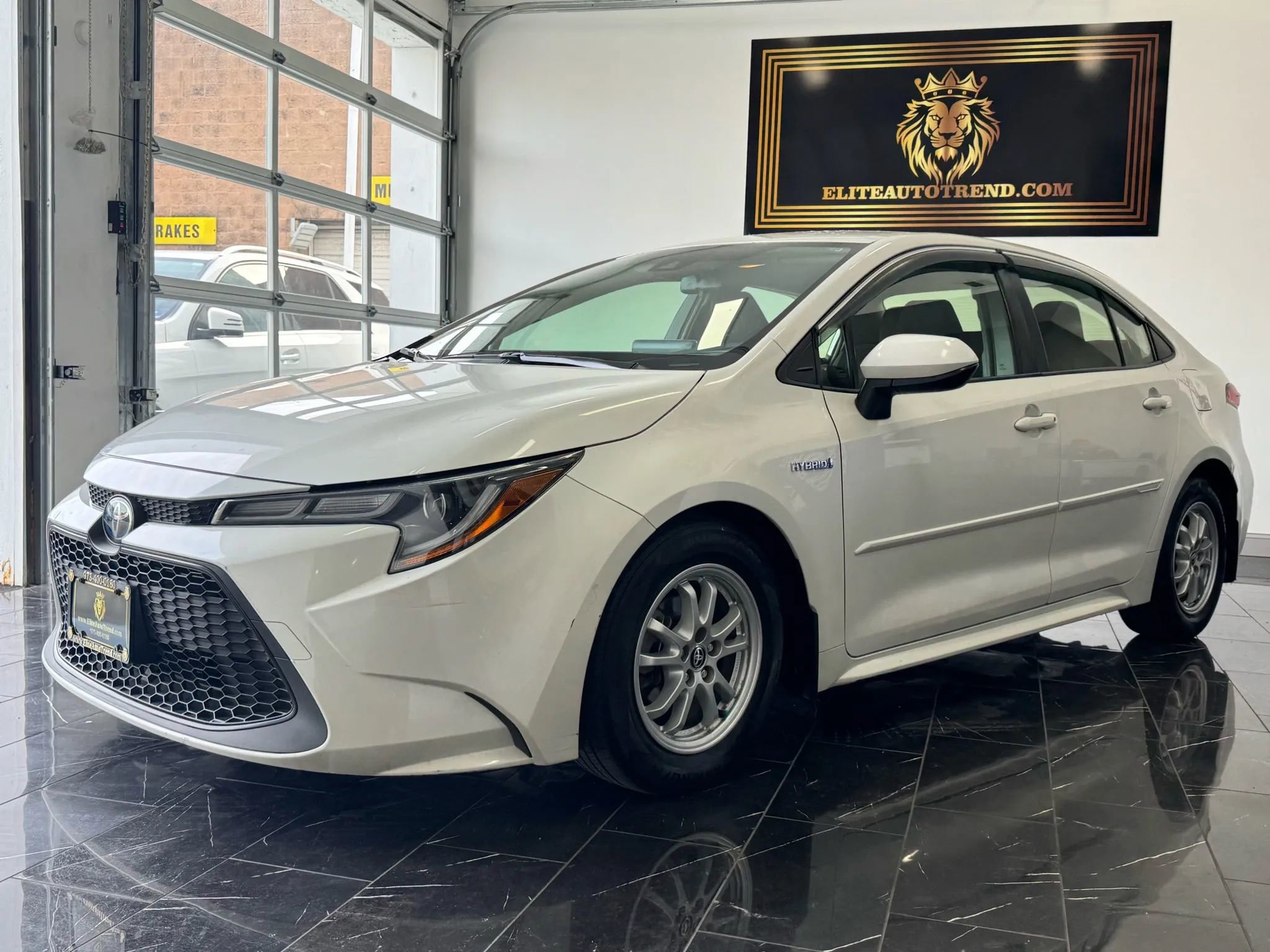 Used 2020 Toyota Corolla LE image 3