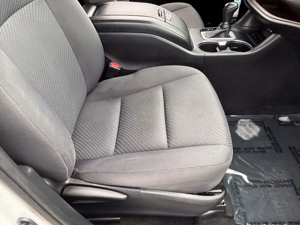 Used 2019 Toyota Highlander LE FWD image 34