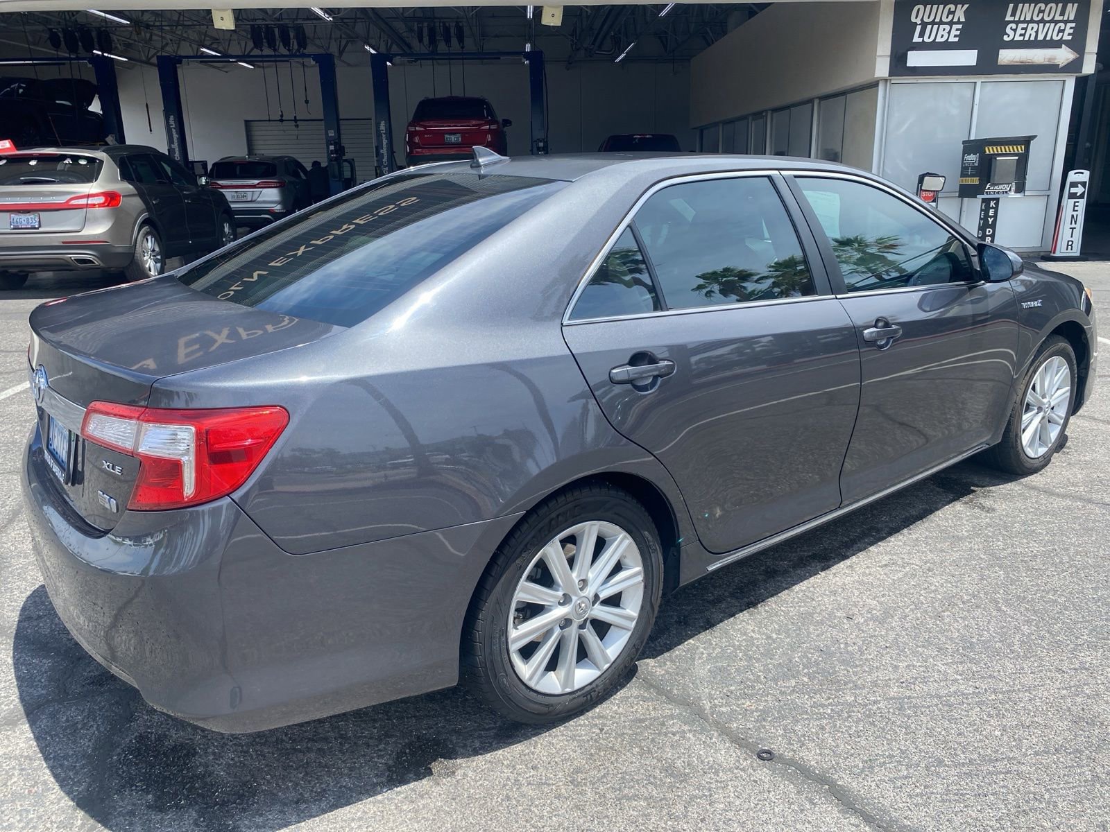 Used 2012 Toyota Camry XLE w/ Leather Pkg FWD image 5