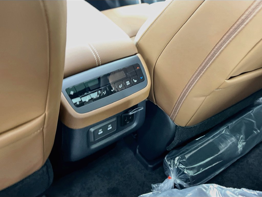 New 2026 Nissan Pathfinder Platinum AWD/4WD image 24