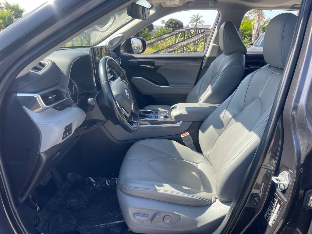 Used 2022 Toyota Highlander Limited image 8