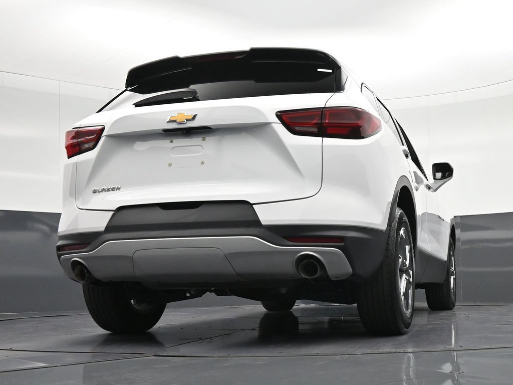 Used 2023 Chevrolet Blazer LT FWD image 29