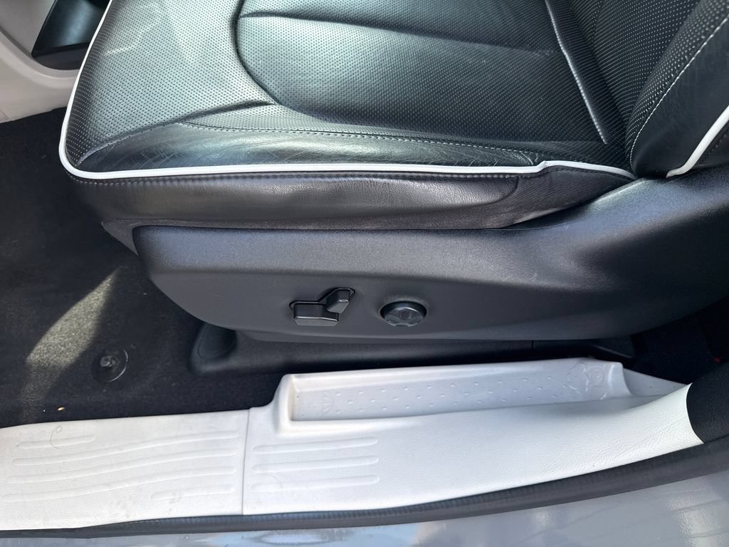 Used 2022 Chrysler Pacifica Limited FWD image 12