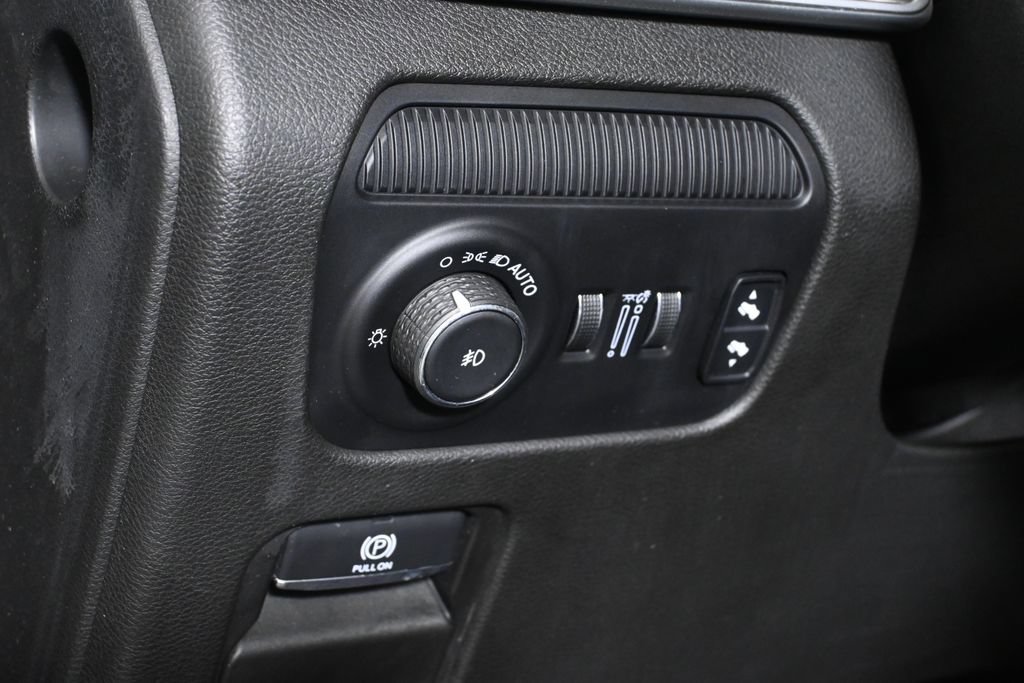 Used 2022 Jeep Wagoneer Series III w/ Premium Group I AWD/4WD image 26