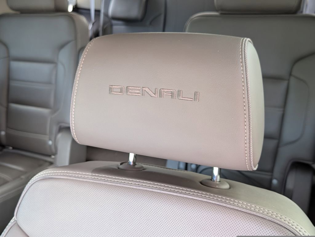 Used 2019 GMC Yukon Denali w/ Denali Ultimate Package AWD/4WD image 16