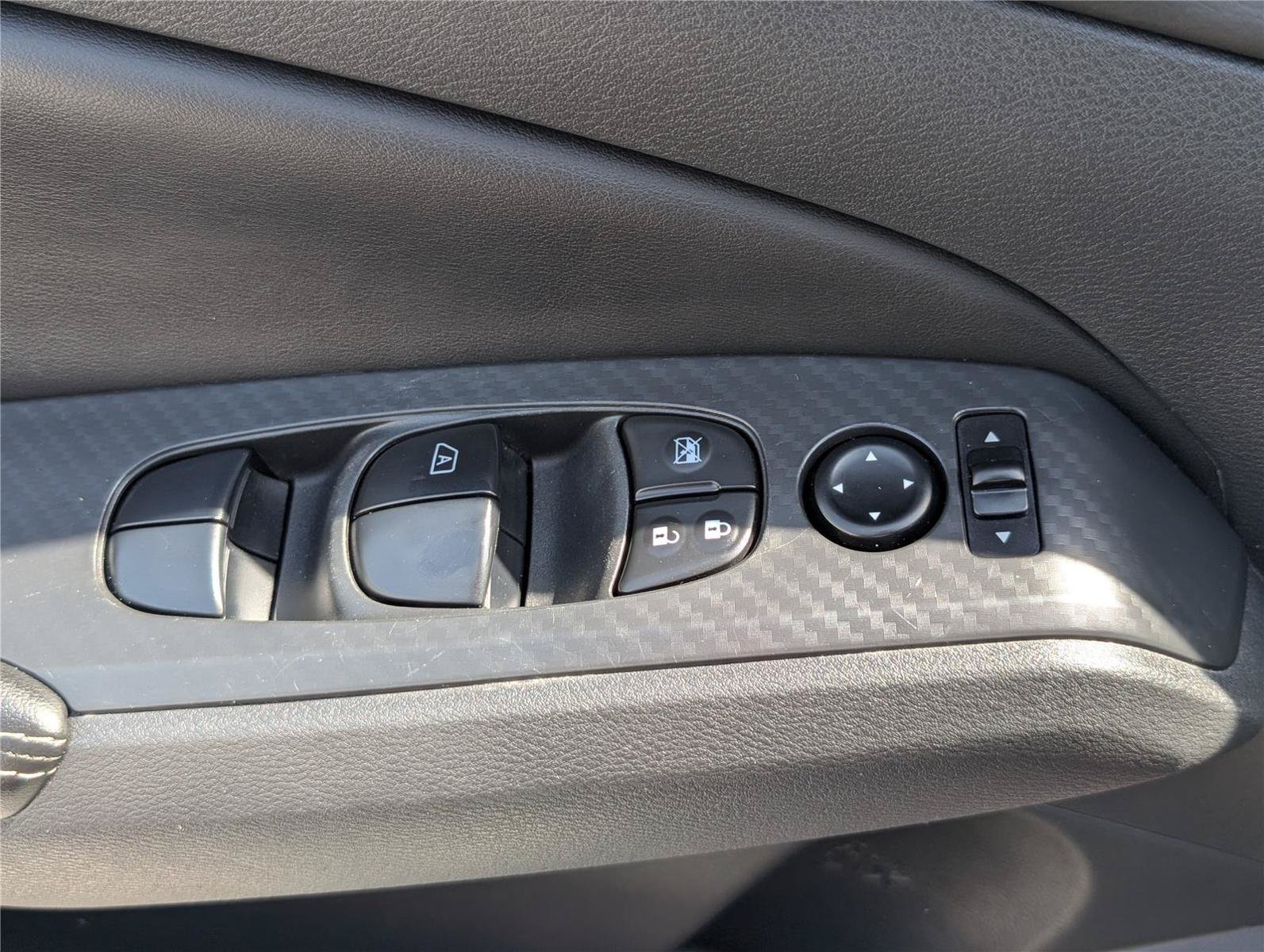 Used 2024 Nissan Altima 2.5 SV FWD image 18