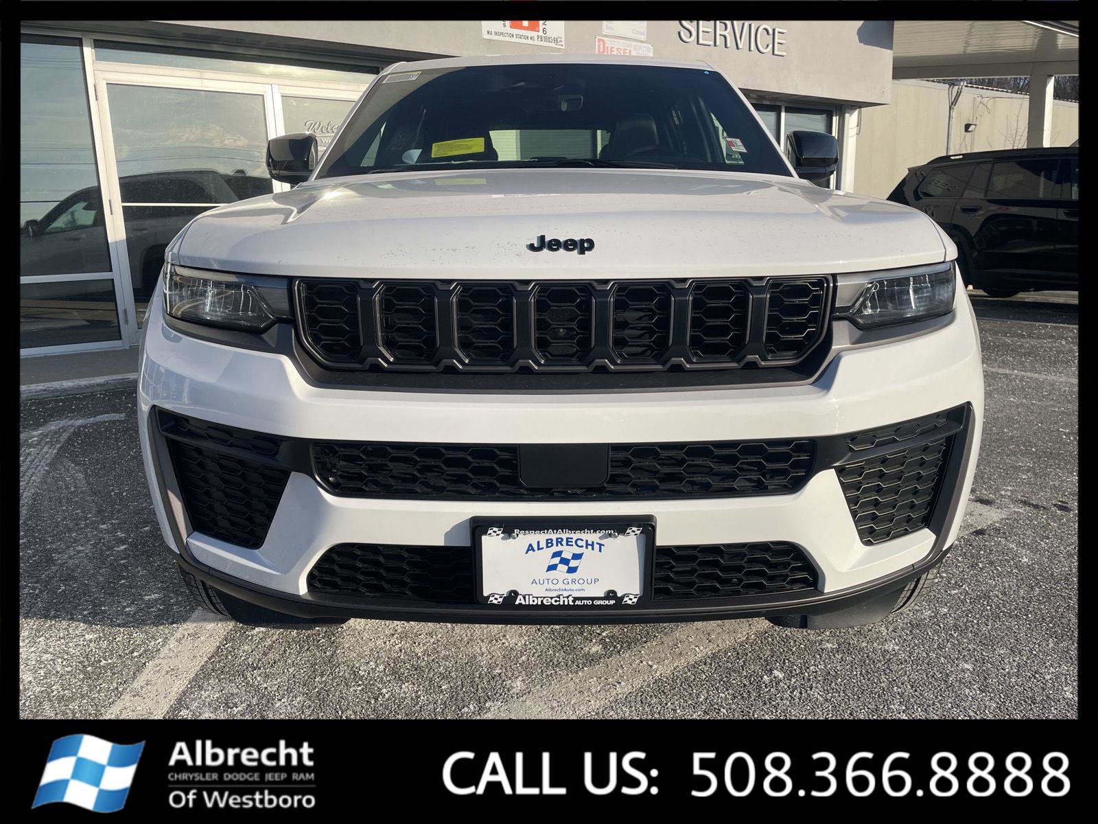 New 2026 Jeep Grand Cherokee Altitude image 8