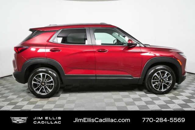 Used 2025 Chevrolet TrailBlazer LT AWD/4WD image 2
