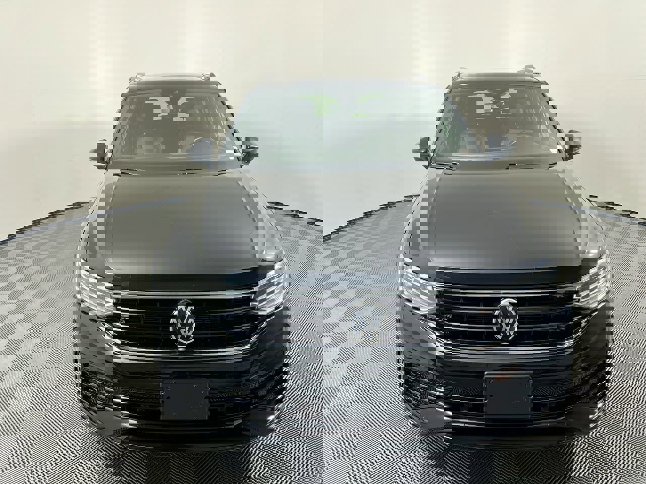 Used 2022 Volkswagen Tiguan SE R-Line image 10