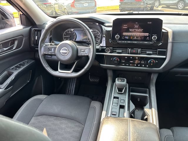 Used 2024 Nissan Pathfinder SV FWD image 12