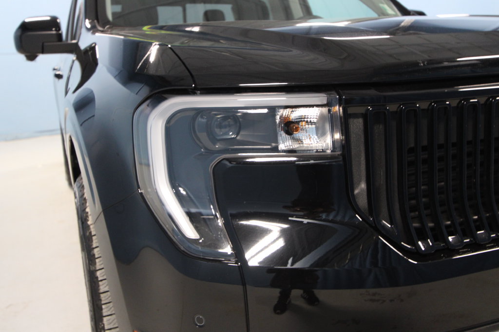 Used 2025 Ford Maverick Lobo AWD/4WD image 39