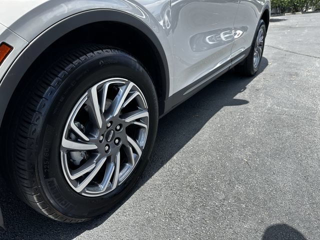 Certified 2024 Lincoln Corsair AWD w/ Equipment Group 101A image 12