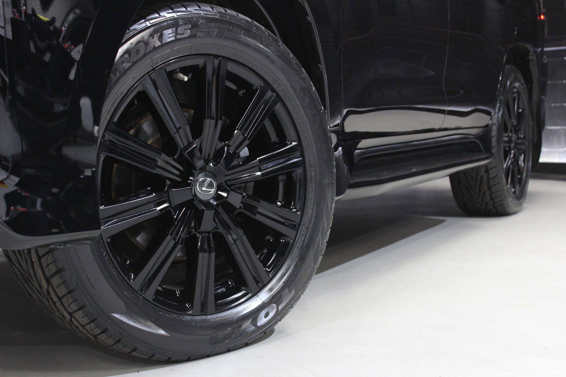 Used 2019 Lexus LX 570 Three-Row Inspiration Series w w/ Inspiration Series image 15