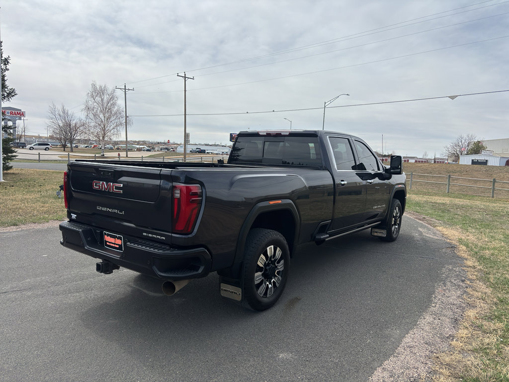 Used 2024 GMC Sierra 3500 Denali w/ Technology Package image 6