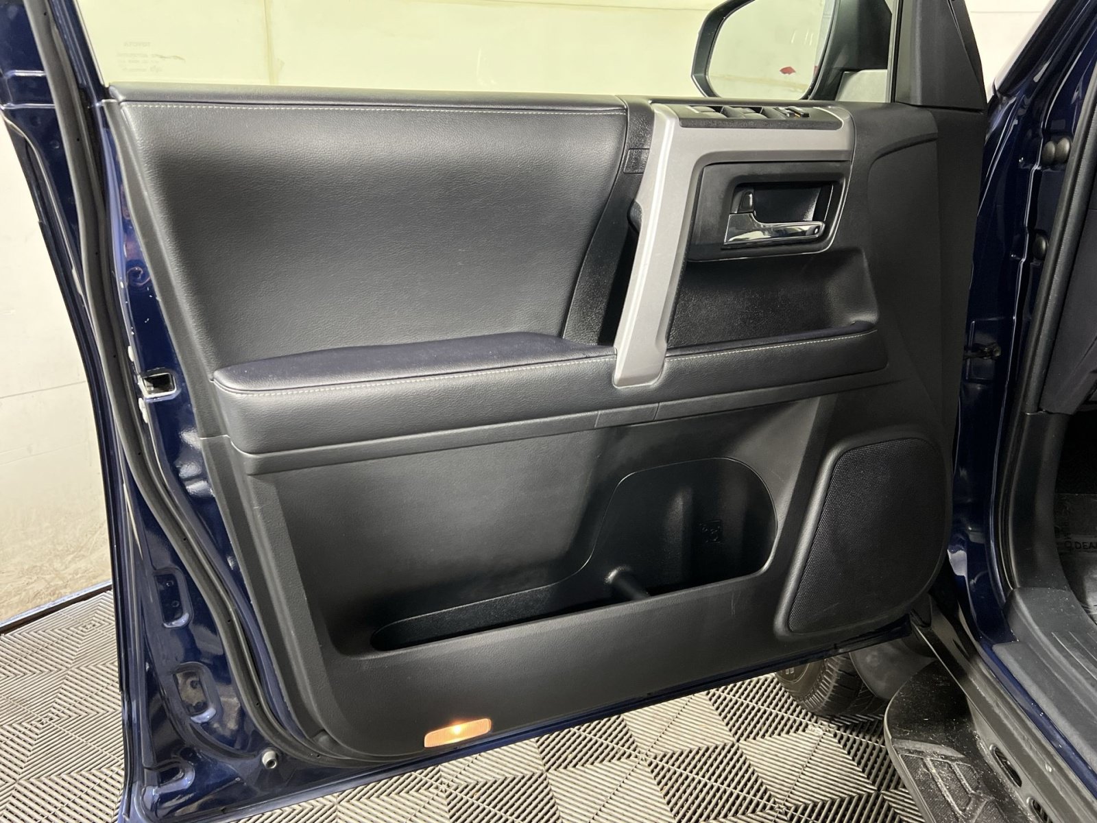 Used 2020 Toyota 4Runner SR5 Premium w/ Moonroof Package AWD/4WD image 12