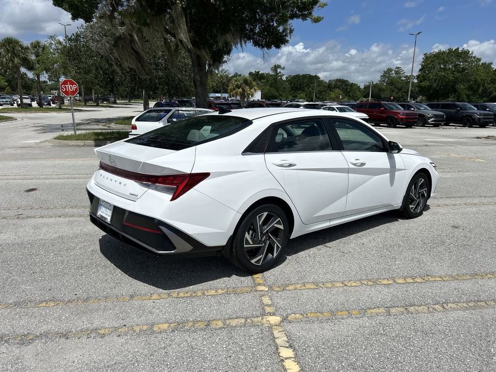 New 2025 Hyundai Elantra Limited image 10