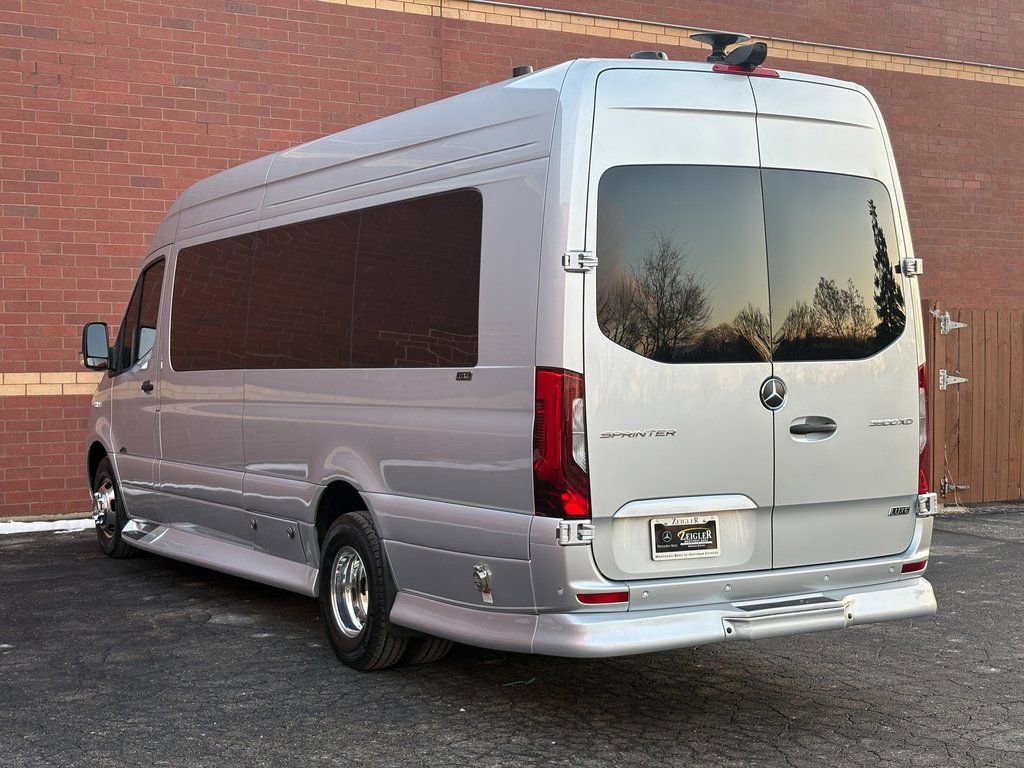 Used 2024 Mercedes-Benz Sprinter 3500 image 22