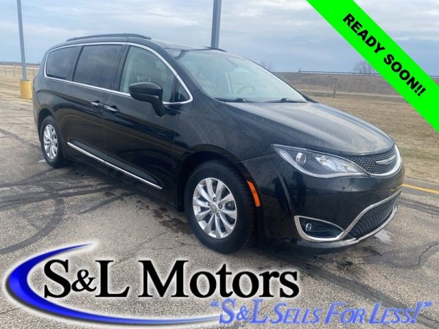 Used 2017 Chrysler Pacifica Touring-L image 1