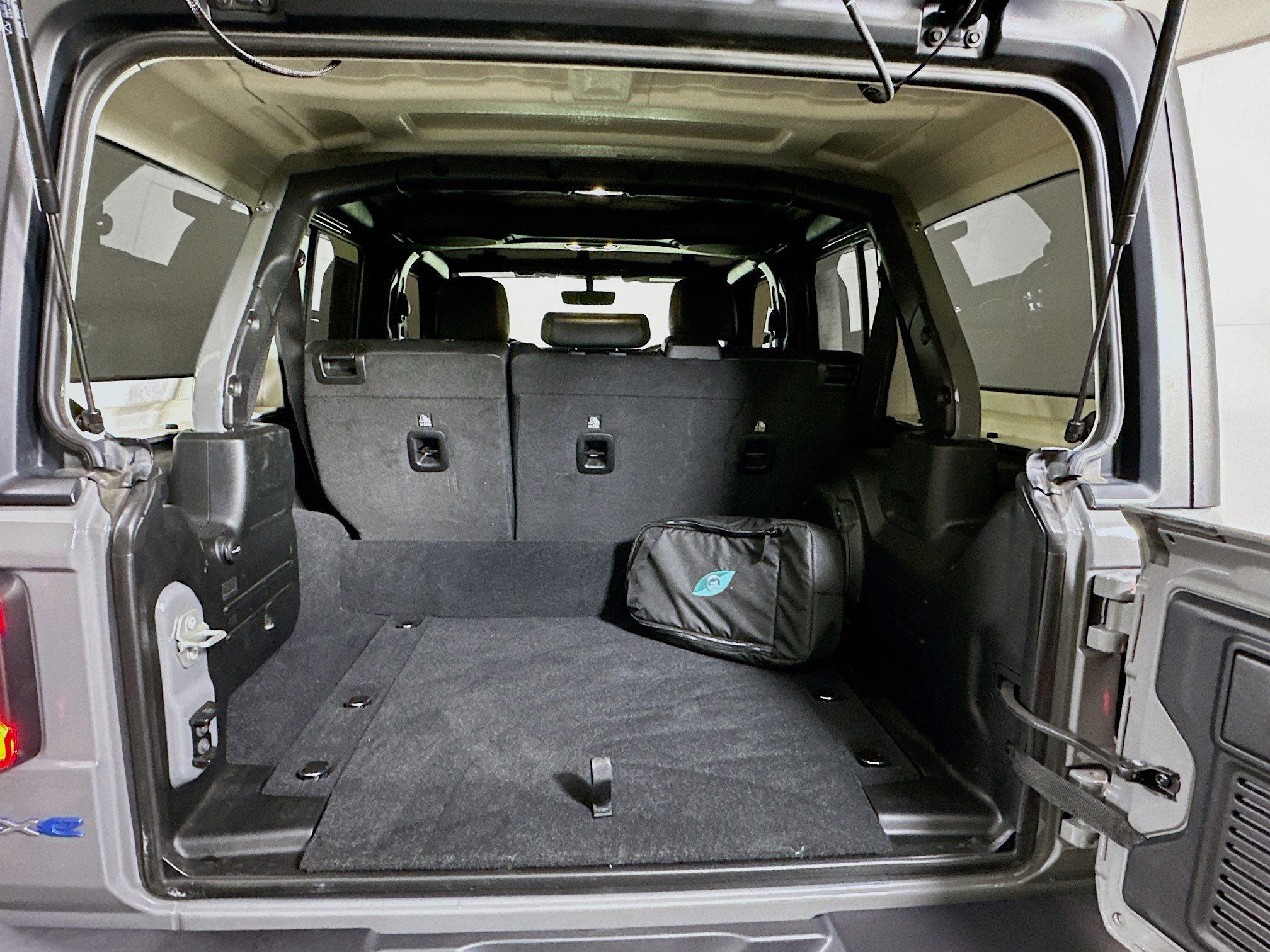 Used 2023 Jeep Wrangler Sahara w/ Cold Weather Group image 27