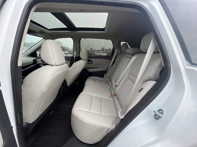 Used 2024 Nissan Rogue SL w/ SL Premium Package image 9