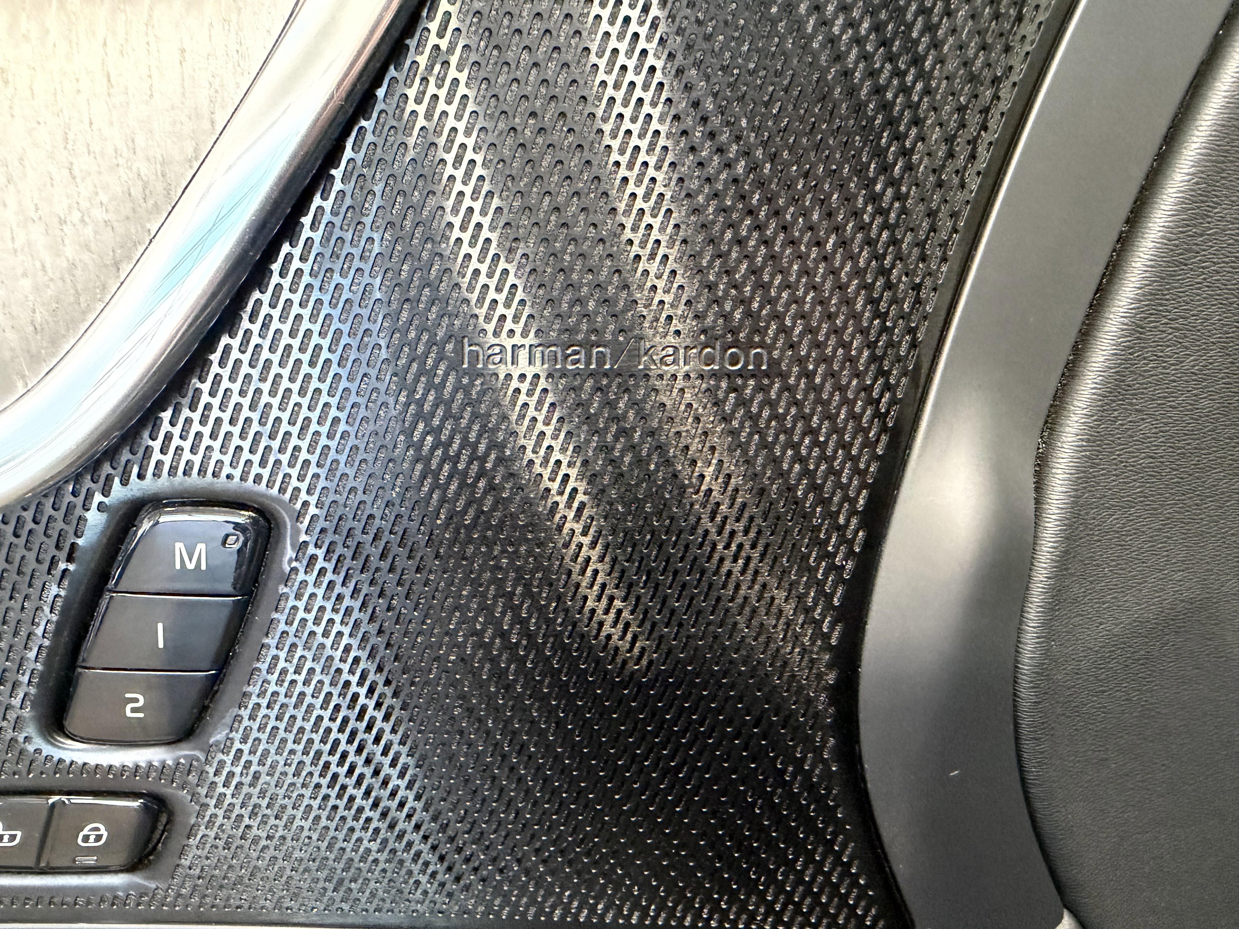 Used 2023 Volvo S90 B6 Plus image 12